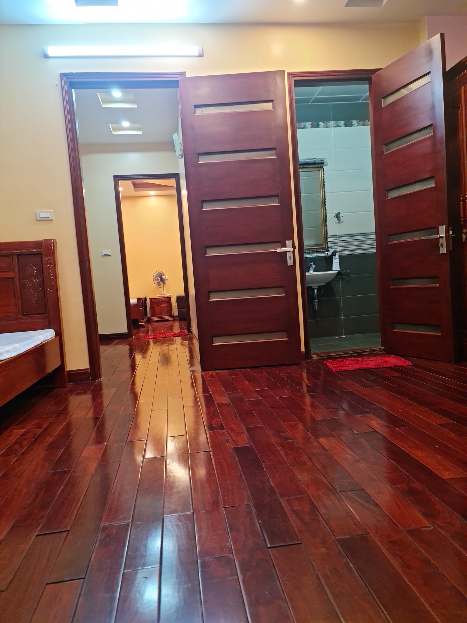 Bán nhà phố Trung Kính, Cầu Giấy diện tích: 56m2 x5 tầng gara ôtô kinh doanh.