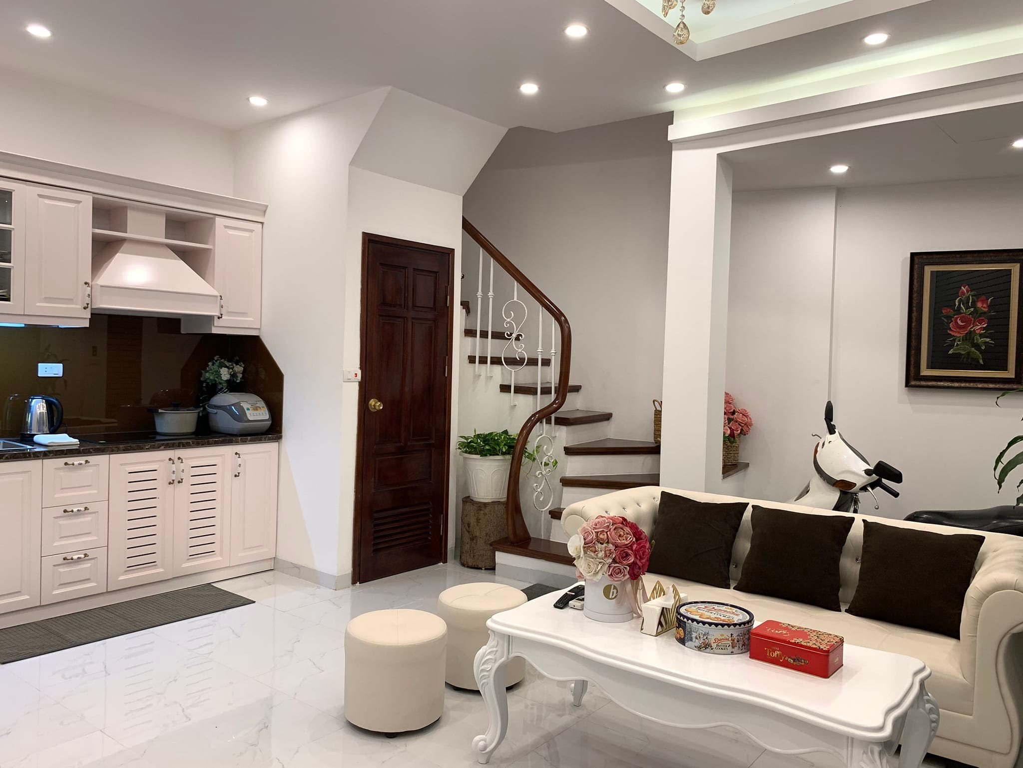 Bán nhà siêu đẹp Đội Cấn, Ba Đình, 35m2, 5 tầng, MT 5m, nhà đẹp ở luôn, nhỉnh 4 tỷ.