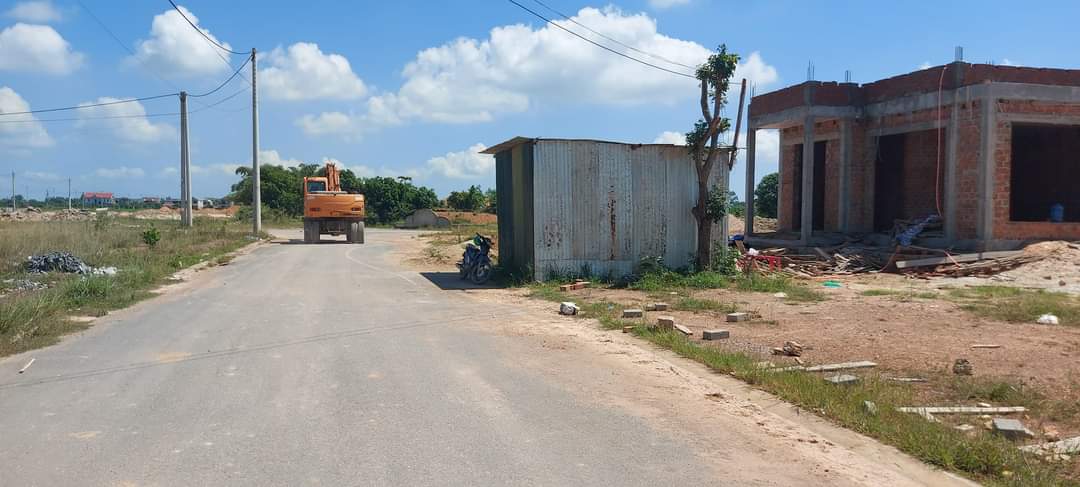 LÔ ĐẤT VIP, DÃY 2 ĐƯỜNG THANH NIÊN, ĐÔNG HÀ, DT: 12X30M GIÁ CHỈ 3.5 TỶ