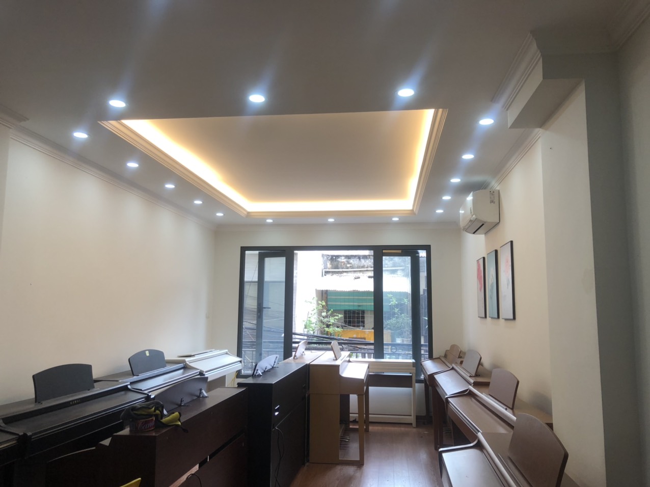 Cho thuê nhà riêng phố Huỳnh Thúc Kháng, ô tô đỗ cửa, 40m2 x 5 tầng, thang máy, thông sàn, giá 35tr