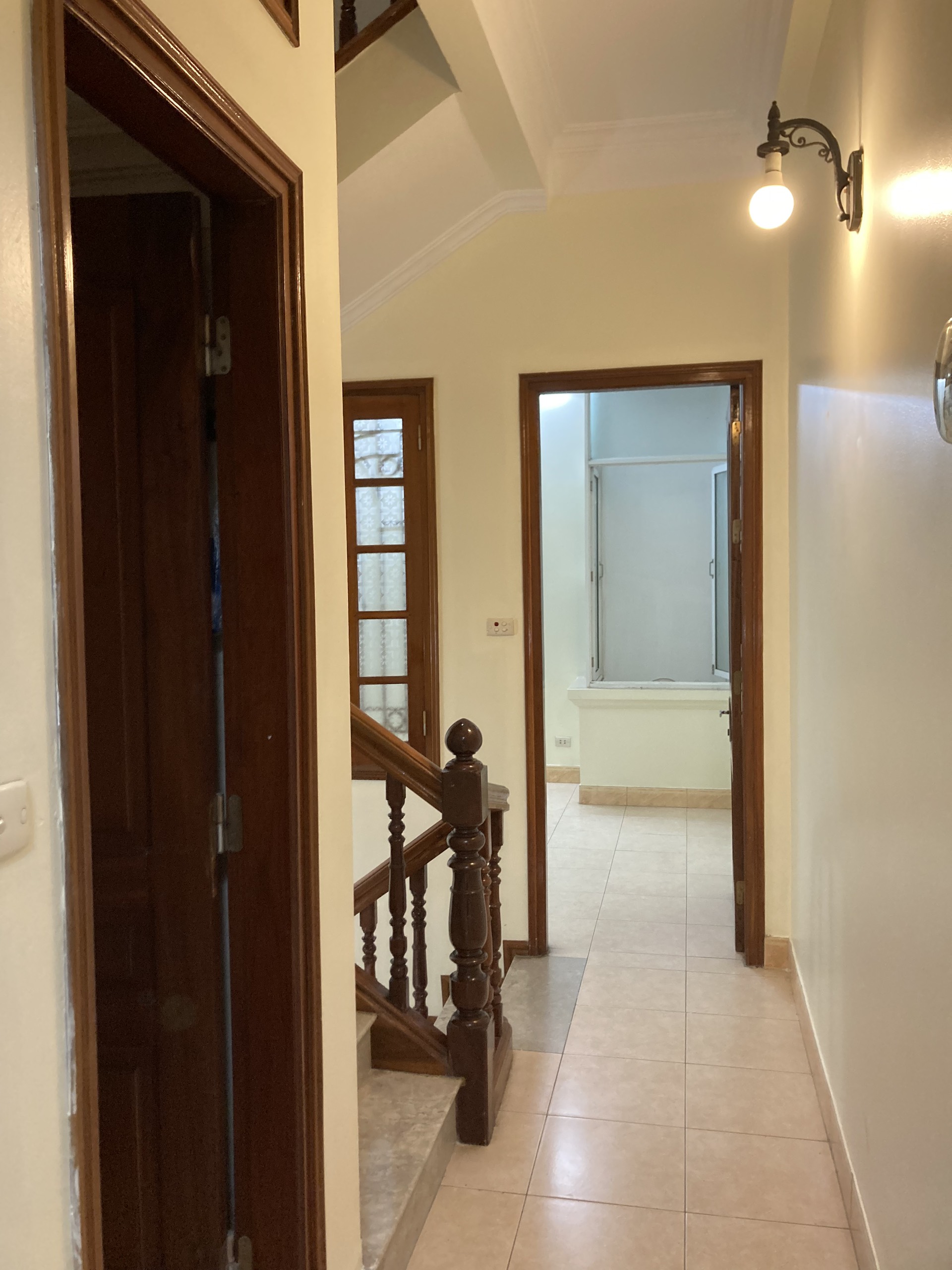 Cho thuê nhà mặt phố Đầm Trấu, 45m2 x 4 tầng, MT 4m, đường ô tô, có vỉa hè, giá 19 triệu/tháng