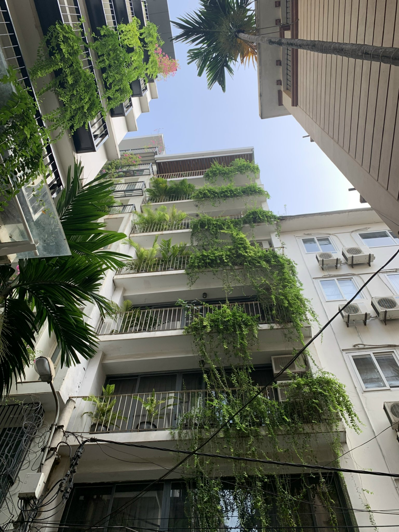 Tòa căn hộ cho thuê Lạc Long Quân, Tây Hồ, thang máy, lô góc, phòng cực xinh, 16 tỷ 800