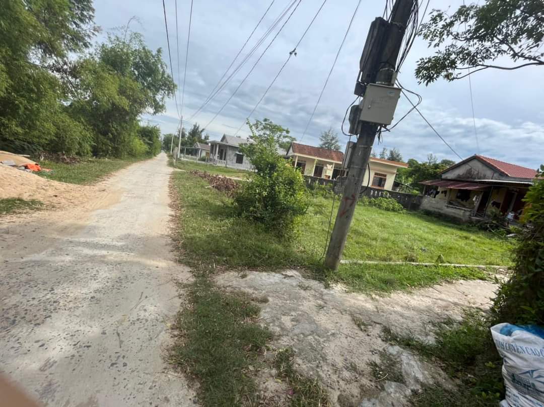 ĐẤT ĐẦU TƯ GỐC 2MT GẦN ĐƯỜNG XUYÊN A, GIO MAI, GIO LINH. DT: 12x17m - 650tr