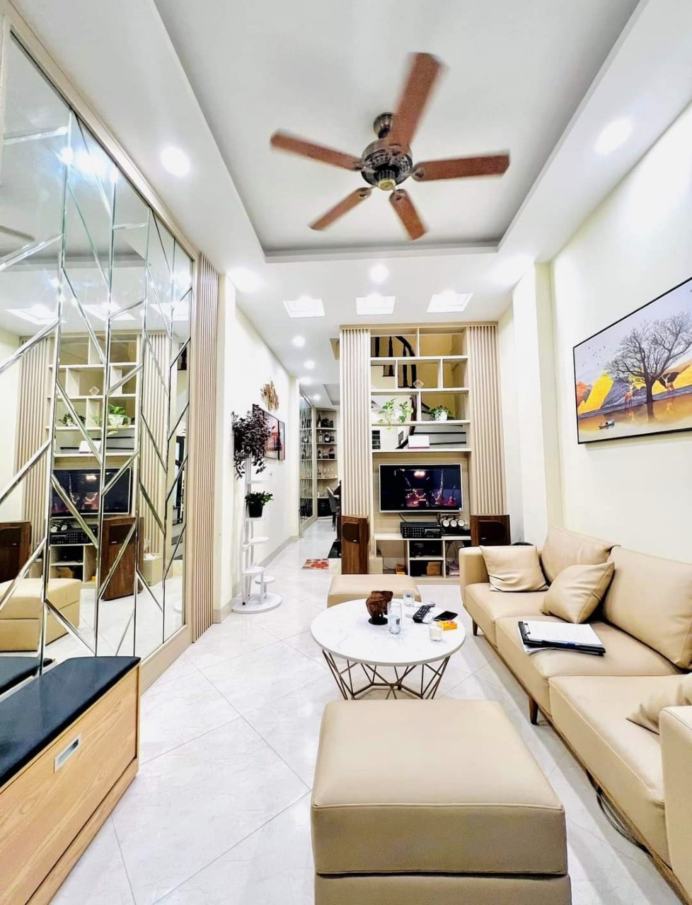 Bán nhà phố Pháo Đài Láng, Đống Đa. Mặt ngõ thông, kinh doanh tốt. 36m2 xây 5 tầng. Giá 4,2 tỷ