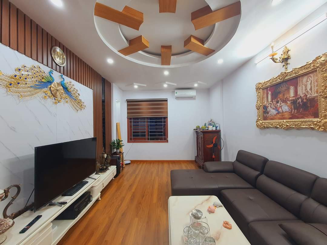 Nhà đẹp Lạc Long Quân, Tây Hồ 45m2, 5T MT 4,2m giá 5,1 tỷ ô tô qua