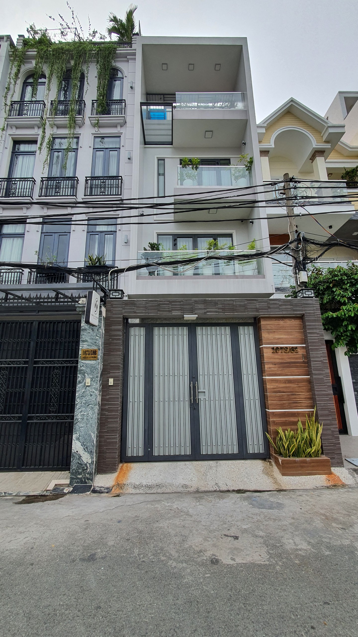 Nhà hẻm xe hơi quận 1, 4m*21m, 4 tầng, 20 tỷ TL