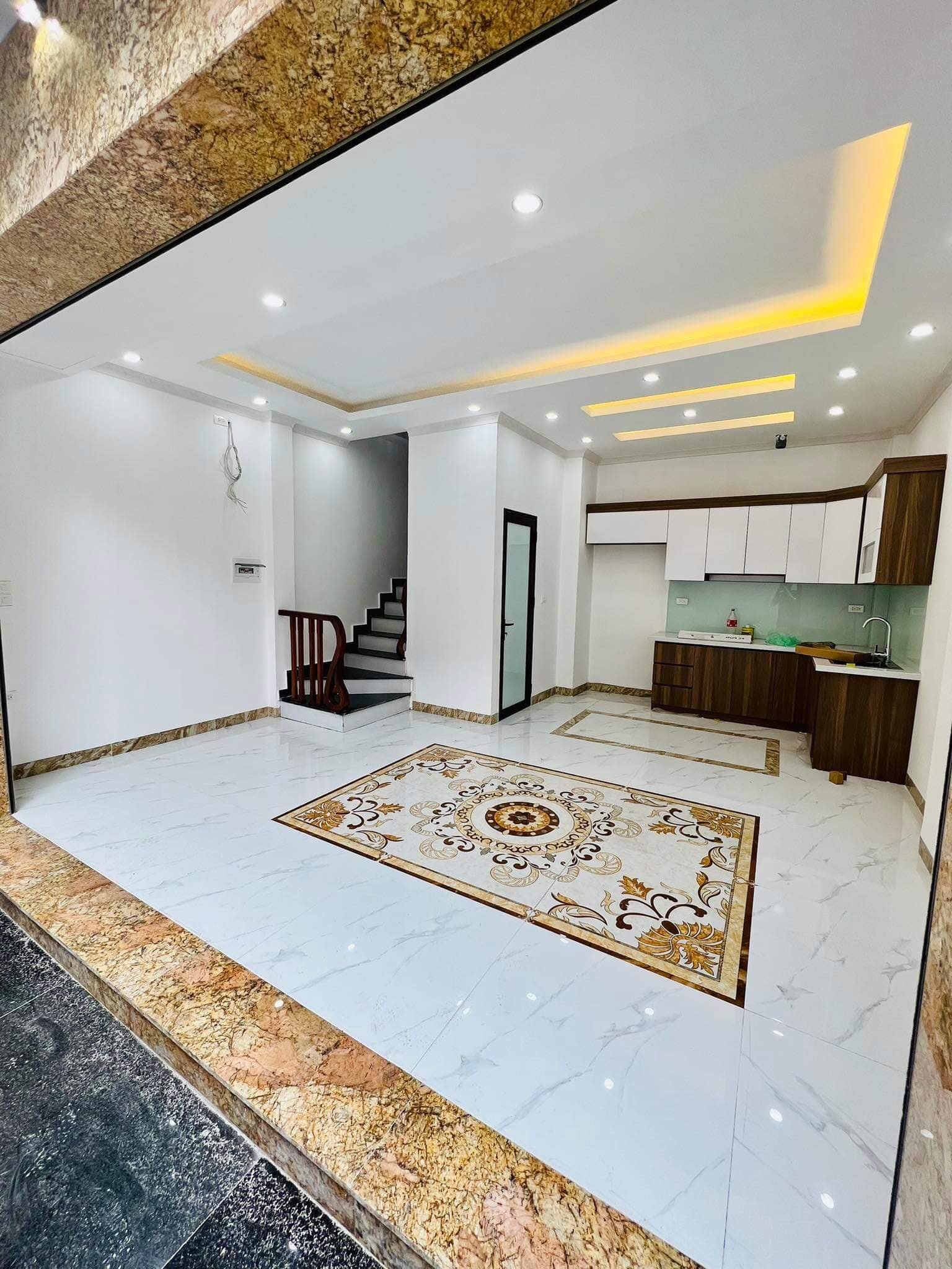 ⭐Bán nhà 5 tầng xây mới. 48 Nguyễn Khang- Cầu Giấy. Đường oto vào. Giá chỉ 5,2 tỷ(có thương lượng)