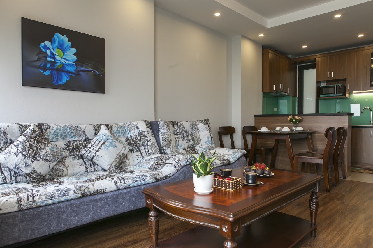 Cho thuê căn hộ phố Vũ Miện, Yên Phụ 1 ngủ 1 khách đủ đồ tiện nghi, ban công giá 9tr