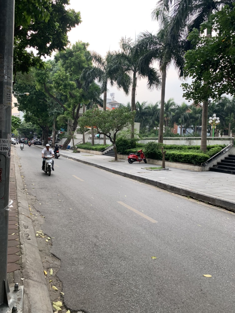 Bán nhà Trung Kính quận Cầu Giấy 5 tầng diện tích 65m2 giá 18 tỷ.