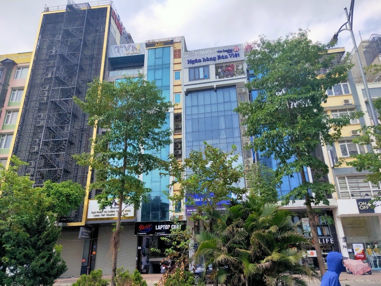 Chính chủ cần bán BIỆT THỰ Linh Đàm 200m2, MT 12m, lô góc, view thoáng, giá 39 tỷ.