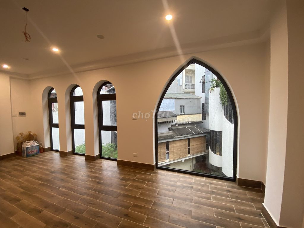 Cho thuê nhà MP Phố Hội Vũ, 45m x 4 tầng, MT 10m, có thang máy, 70 triệu