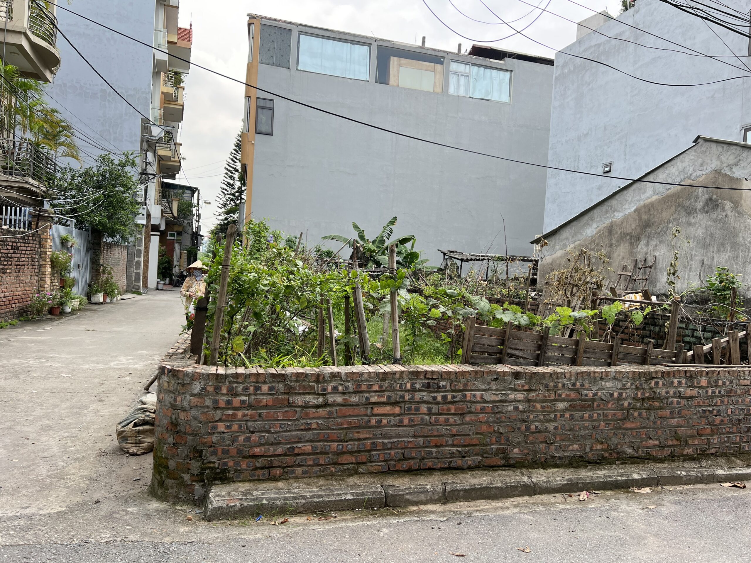 Chủ nhà cần bán gấp 110m2 đất thổ cư hai mặt thoáng gần ngay trục chính phố Nguyễn Mậu Tài