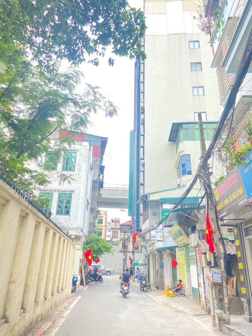 BÁN NHÀ ĐƯỜNG CẦU GIẤY DT:77M2, MT:4.3M, CHỈ CÓ 16.5TỶ.