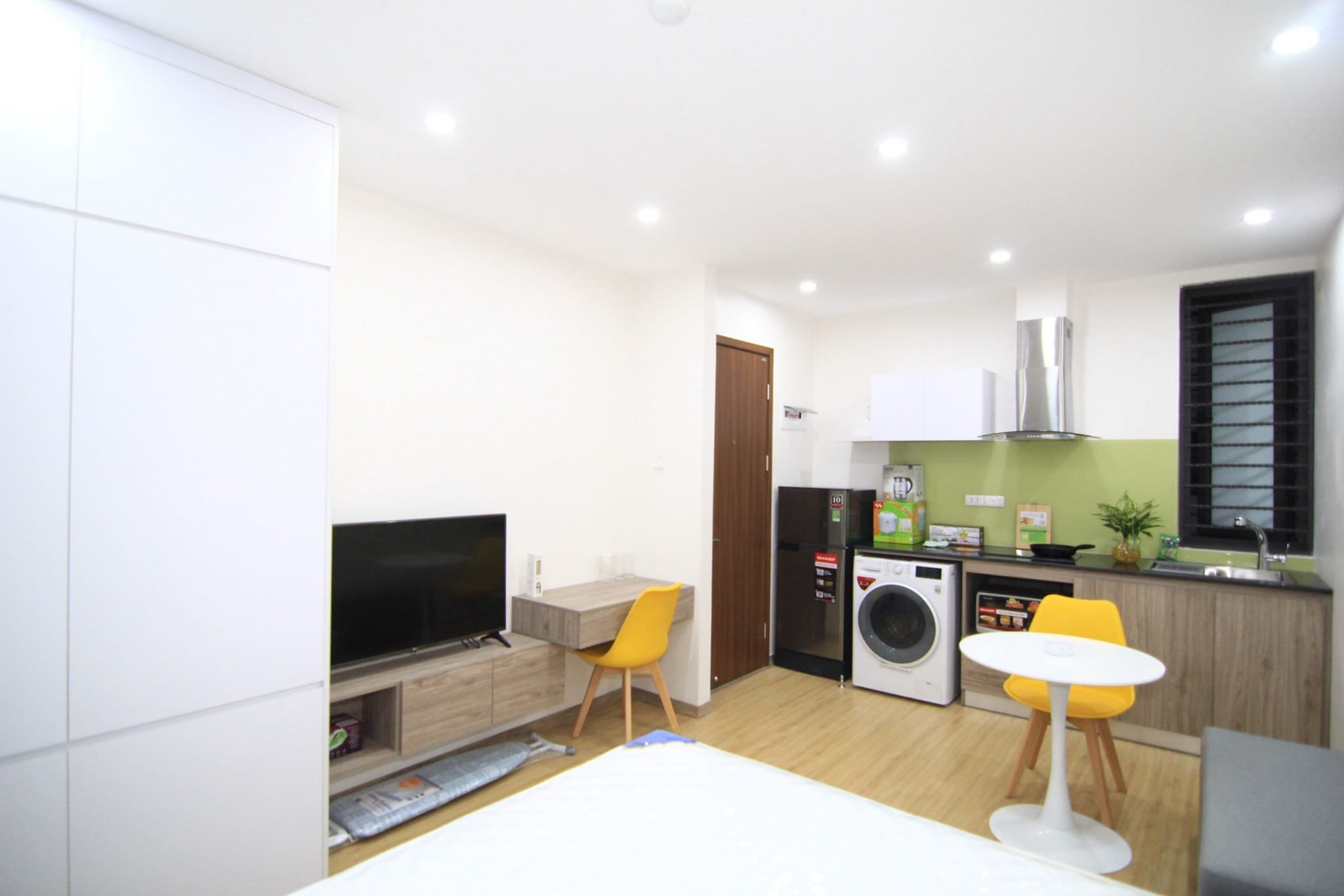 Bán toà nhà DV 130m x9 tầng 19PN. Trung Hoà-Hà Nội. Đang KD cho thuê lợi nhuận 180tr/ tháng