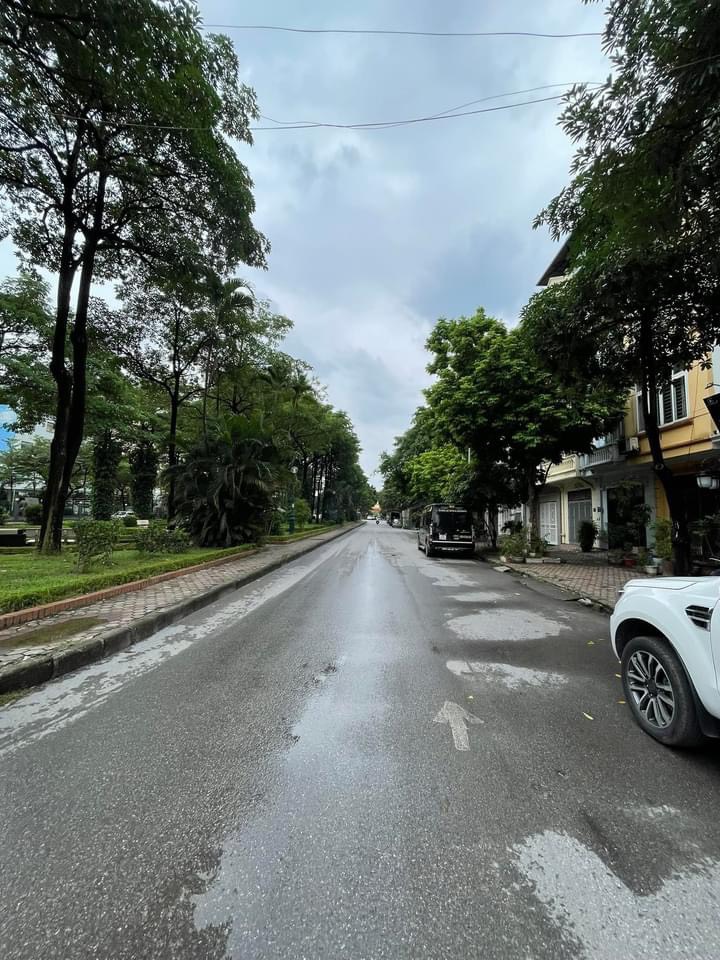 Bán nhà mặt phố phân lô ô tô tránh vỉ hè kinh doanh