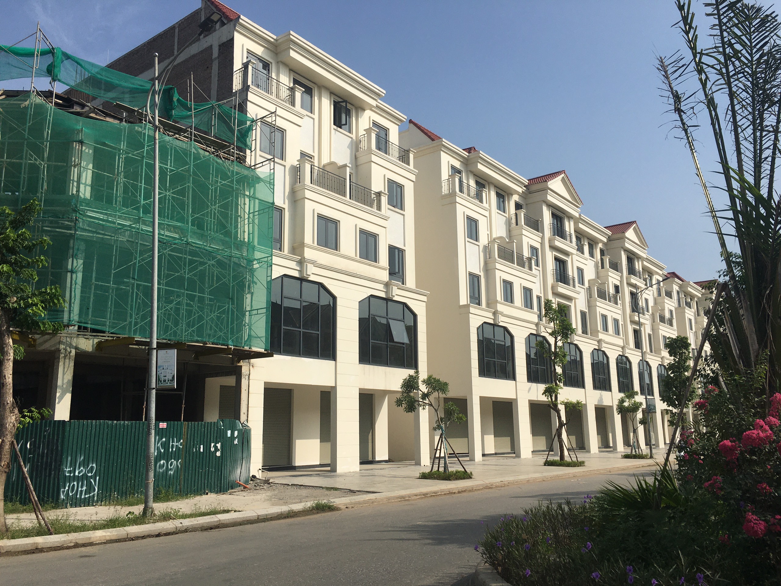 CẦN BÁN LIỀN KỀ MẶT ĐƯỜNG 33M ,DỰ ÁN Hinode Royal Park .liên hệ 24/7 Mr Thạch: 0965023988