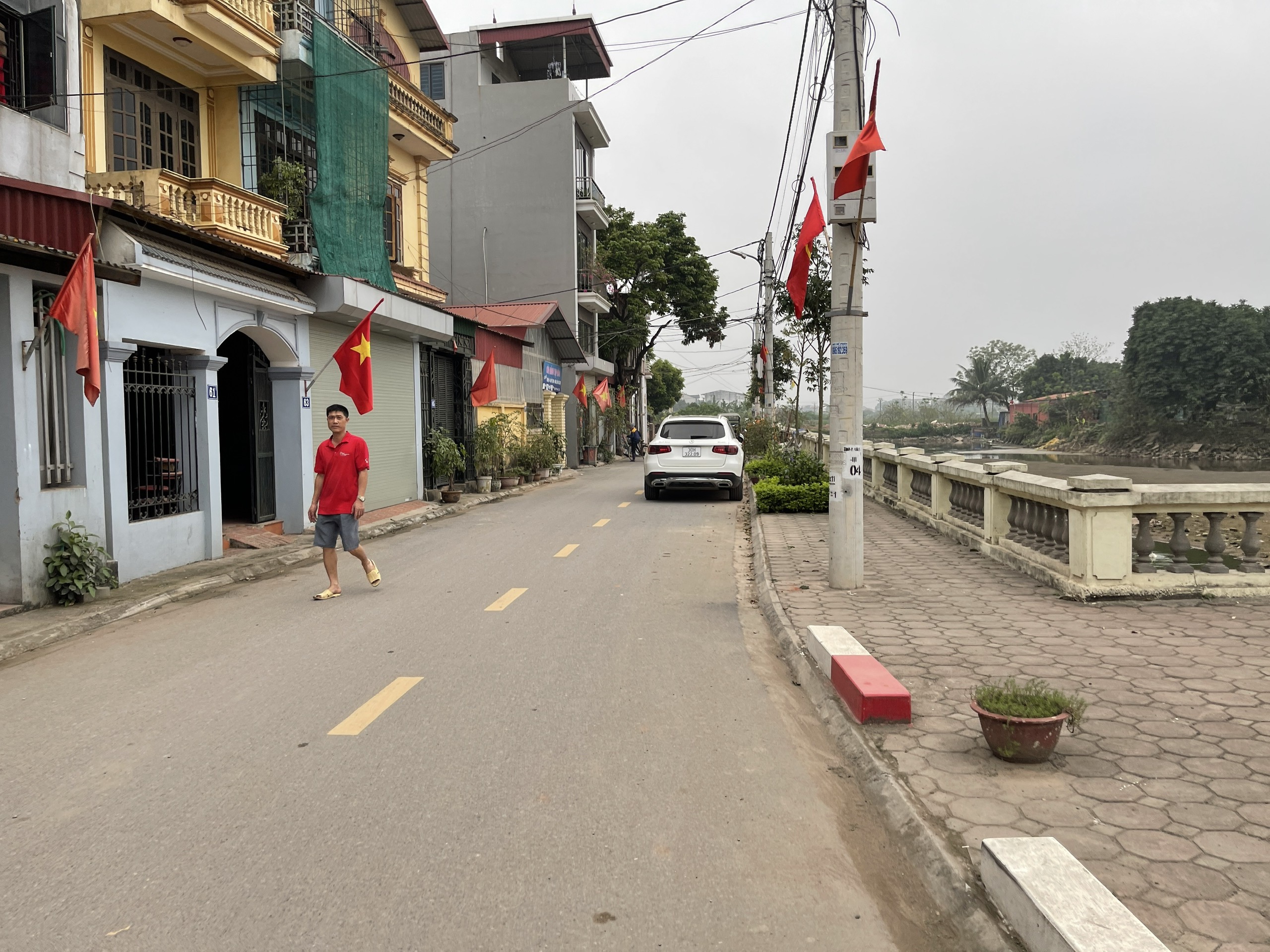 Cần bán 61,8m2 đất thổ cư, vuông đét, view hồ Thôn Đặng, xã Đặng Xá
