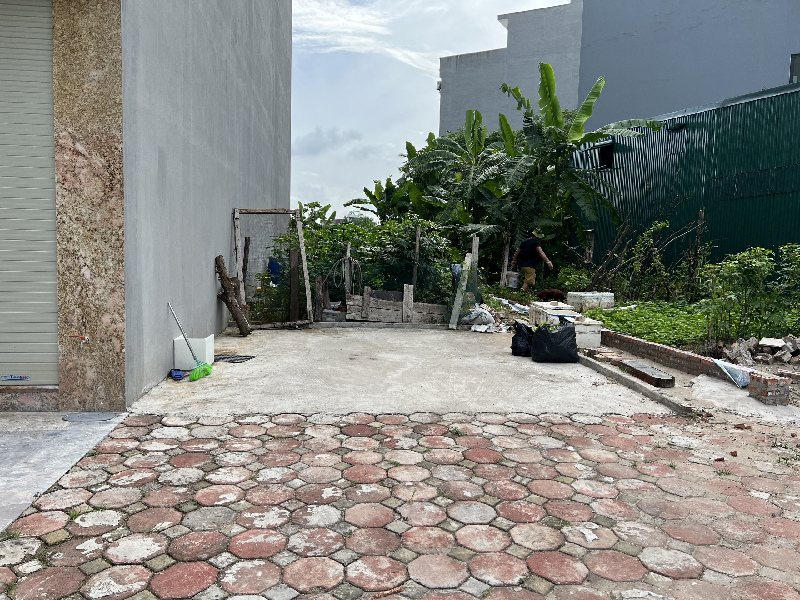 Cần vốn mở nhà hàng ở quê gia đình bán gấp 40m2 đất trong khu tái định cư Giang Biên