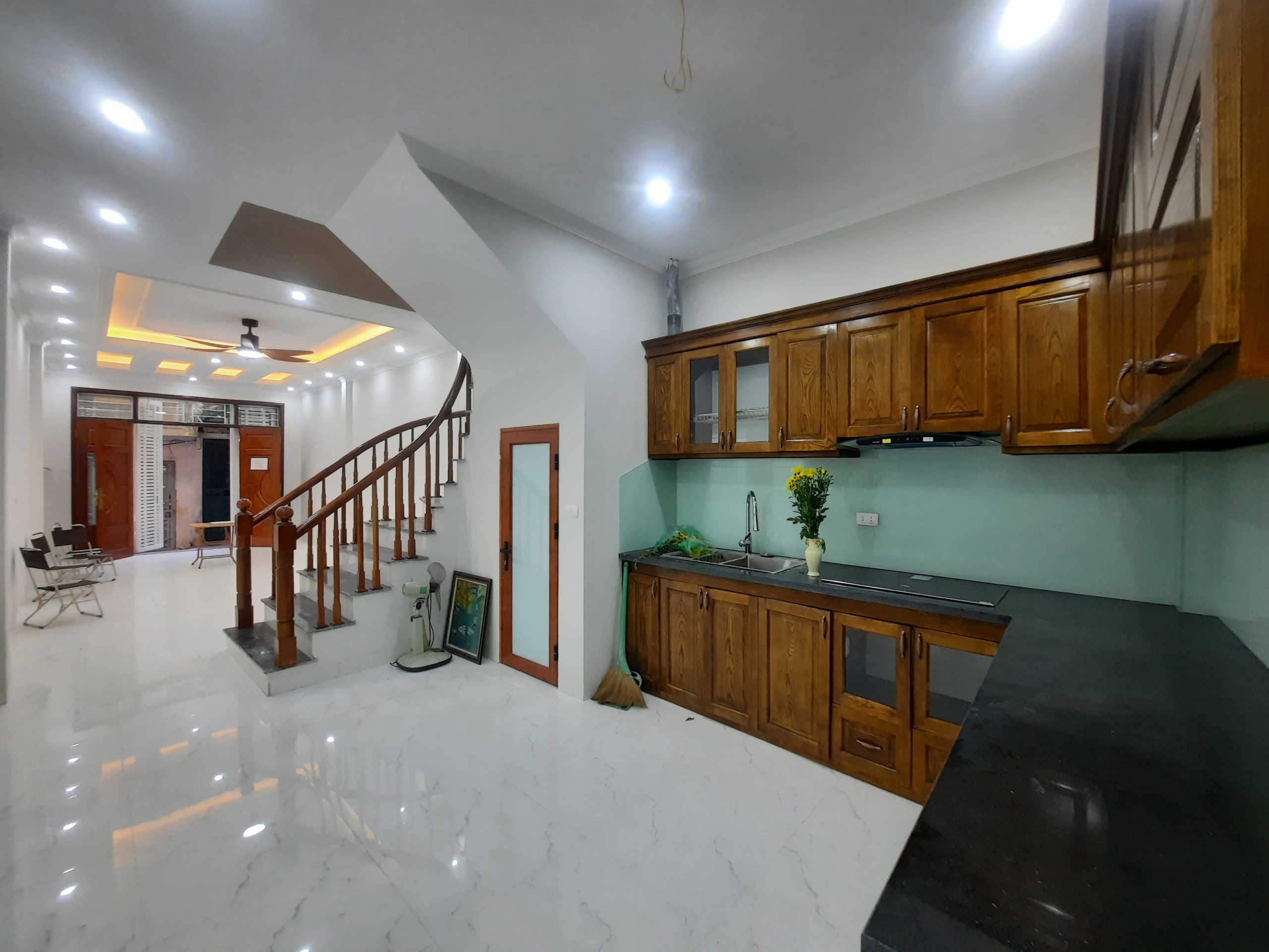 Bán nhà mặt ngõ Tân Mai, cách ô tô tránh 20m, 55m2 4 tầng, 5.5 tỷ