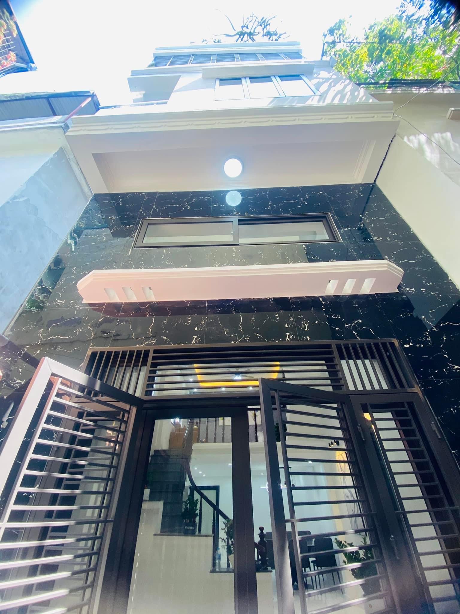 Siêu phẩm nhà mới lô góc Đê La Thành - Đống Đa, gần ô tô, 40m2 x4T, MT 4m giá 5.75 tỷ