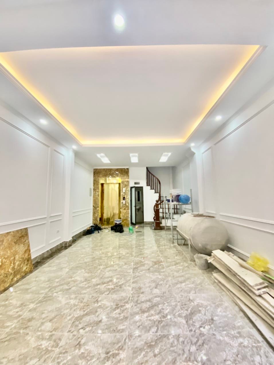 7 TẦNG THANG MÁY - NHÀ MỚI - ĐƯỜNG THÔNG TỨ TUNG - HÀNG XÓM GOLDEN PALM