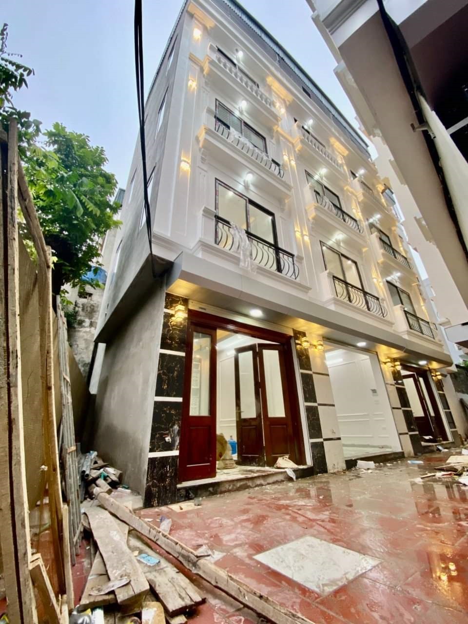 Bán Nhà Mới Di Trạch-gần phố Nhổn 36M 4Tâng,5 phòng,nội thất mới đẹp,gần đường lớn