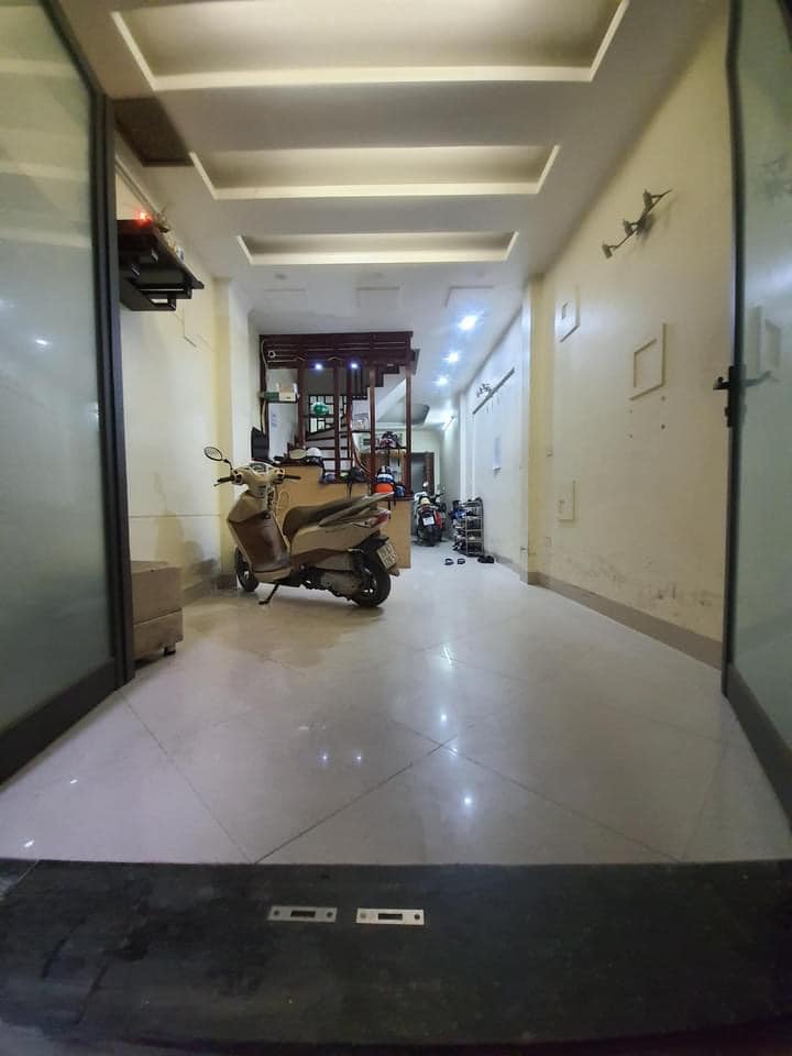 NHÀ ĐẸP, SÂN RỘNG, NHIỀU PHÒNG, DÒNG TIỀN TỐT