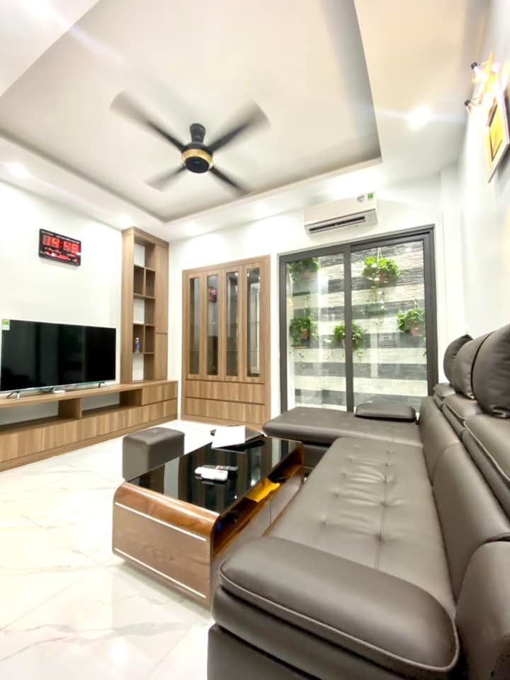 Bán gấp trong tuần nhà Quận Tây Hồ, ngõ rộng, thông, 35m2, 5 tầng, 3,5 tỷ