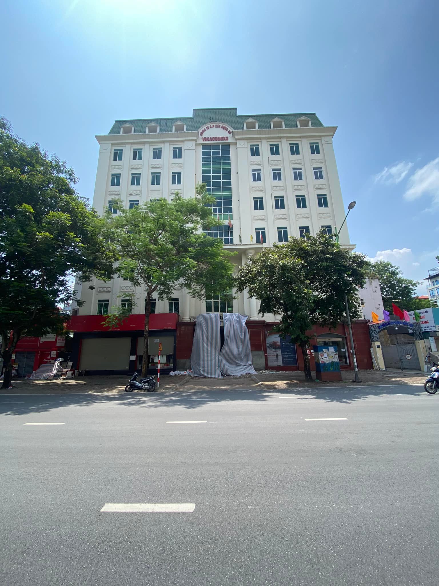 TOÀ NHÀ VĂN PHÒNG 4 MẶT THOÁNG 8 TẦNG 486M2 GIÁ 200 TỶ MẶT TIỀN 30M MẶT PHỐ QUẬN CẦU GIẤY