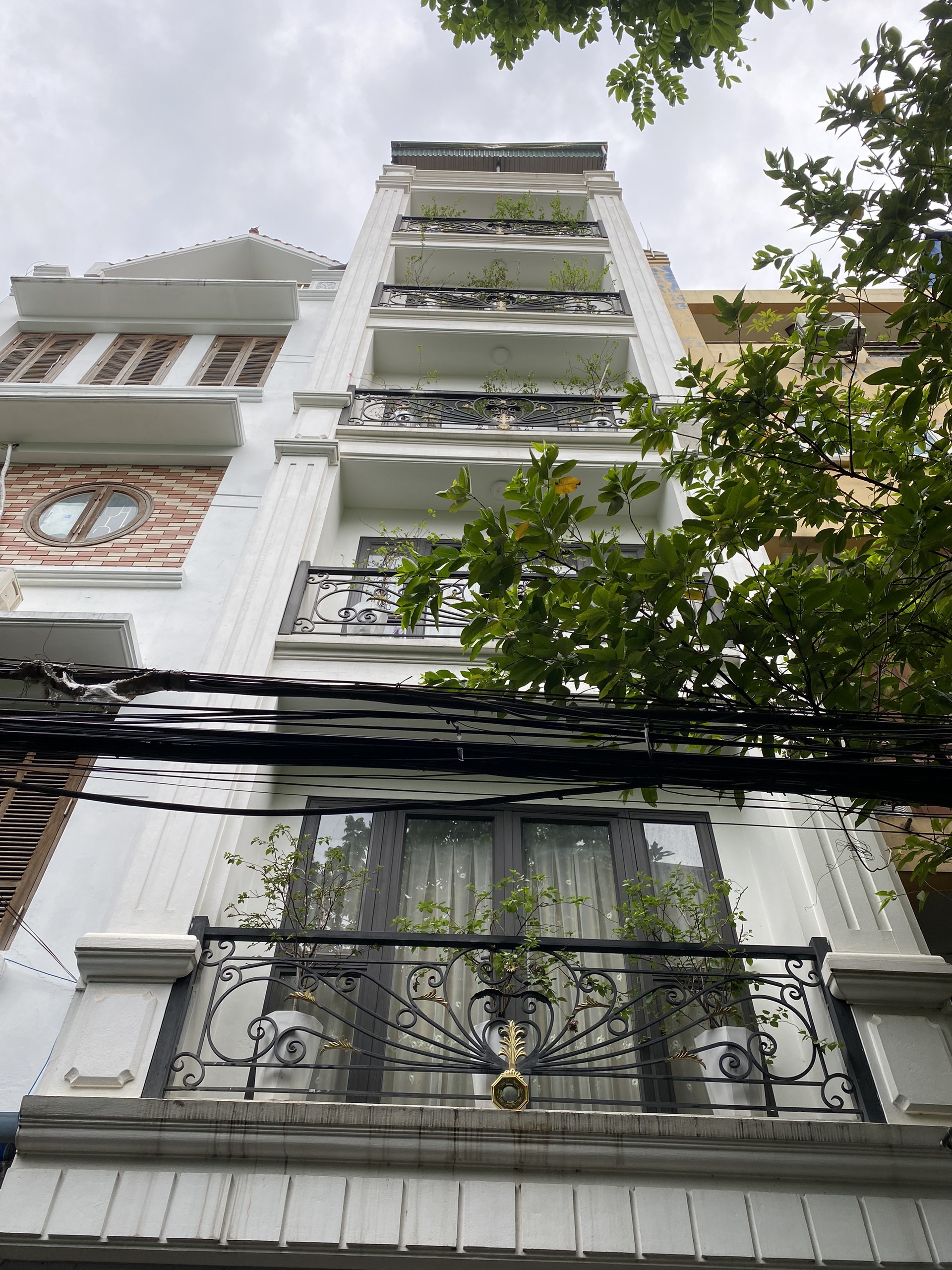 Bán nhà phân lô Phùng Chí Kiên, 53Mx7T, MT4,2m, thang máy, nội thất cao cấp, cách phố 50m.