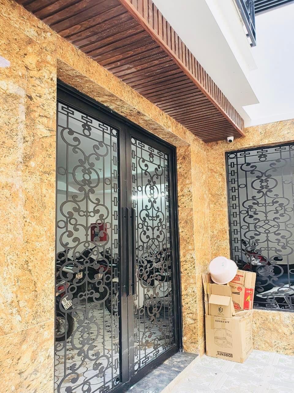 Bán nhà Trần Quốc Vượng- Cầu Giấy- 15 phòng khép kín đầy đủ đồ- Thang máy- 600 triệu/năm