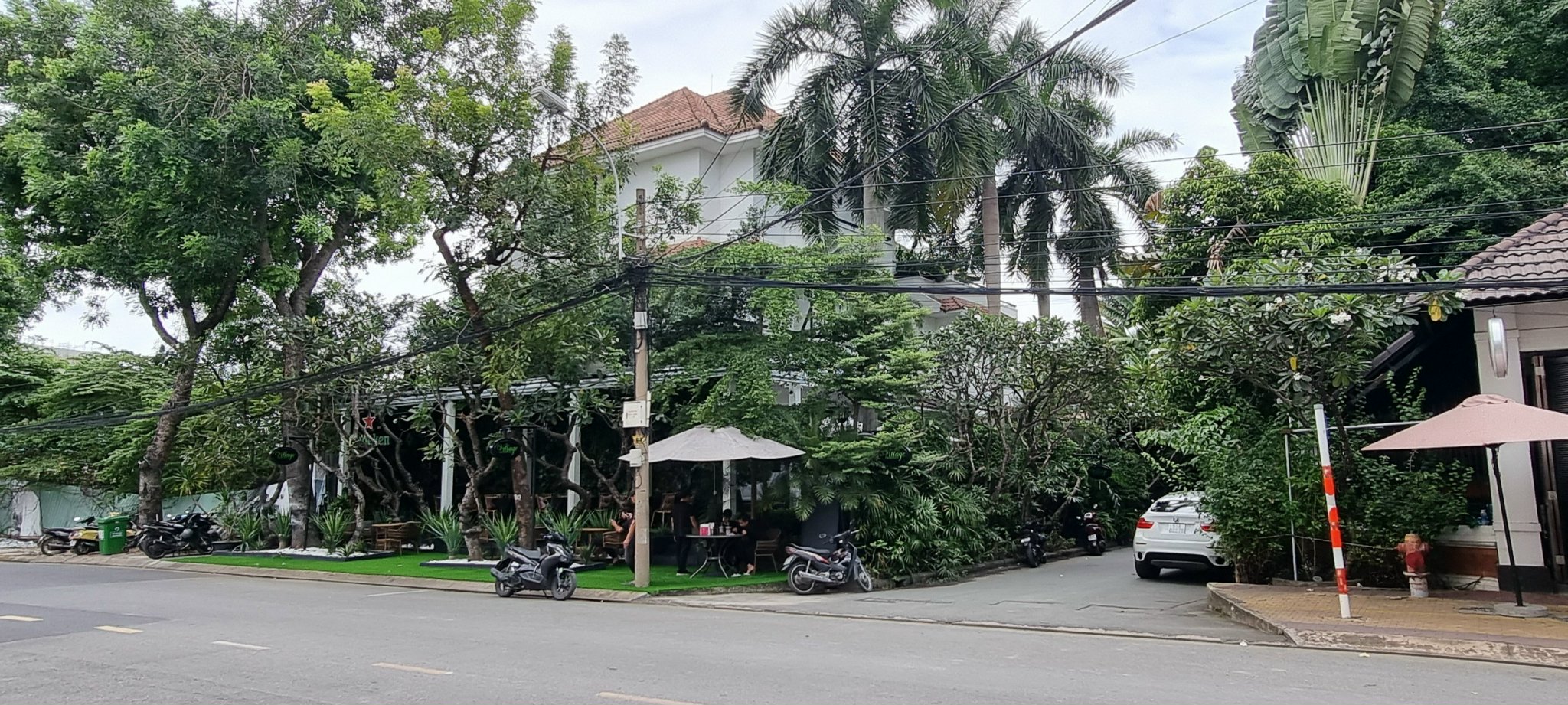 Bán biệt thự 197 Nguyễn Văn Hưởng Thảo Điền Quận 2 góc 2MT sát Sông SG chỉ 188tỷ