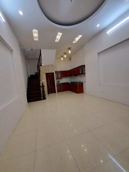 Cần bán gấp nhà trước ngày 30/9 tại phố Phương Mai, Đống Đa, Ô tô đỗ cửa 35m2 x 4T, Chỉ 4.2 tỷ.