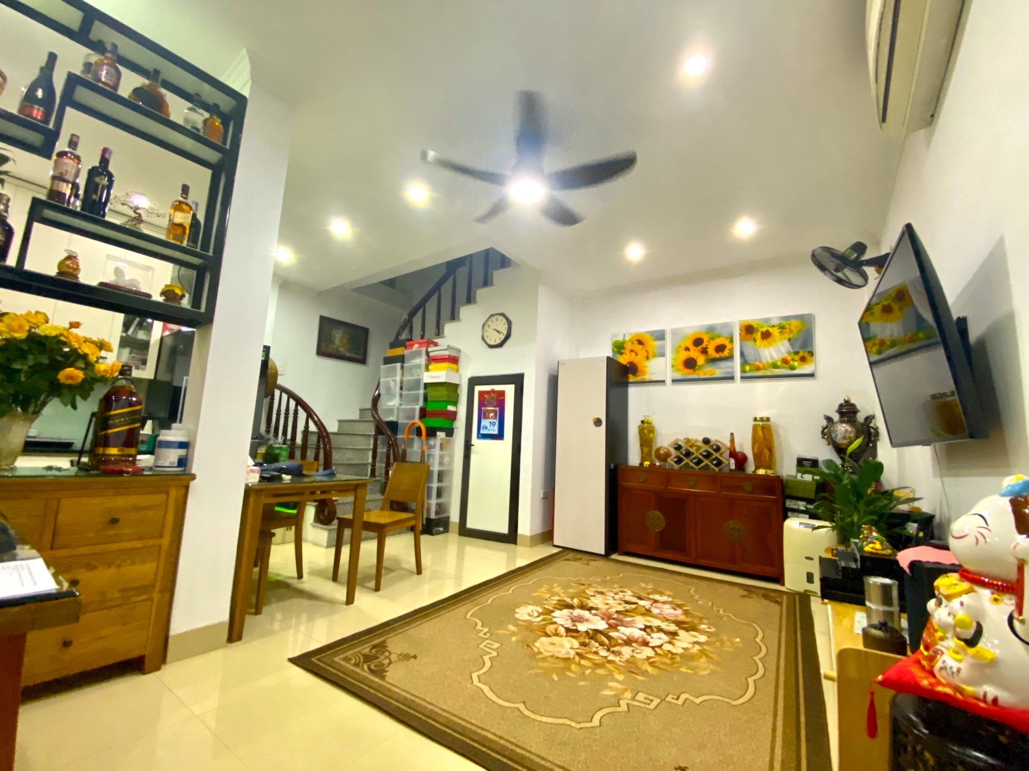 Nguyễn Sơn- Long Biên- Lô Góc-3 thoáng- 40m2- Mt 5.5m- 4 tầng- Chỉ 4.xx Tỷ