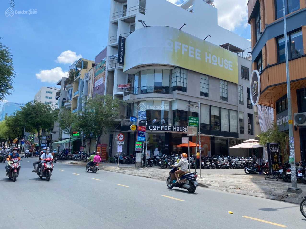 Bán nhà Mặt tiền Trường Chinh 3.7x17, nở hậu 4m_3 lầu có vỉa hè rộng hơn 5m, đường lớn 40m _giá 13.5 tỷ.