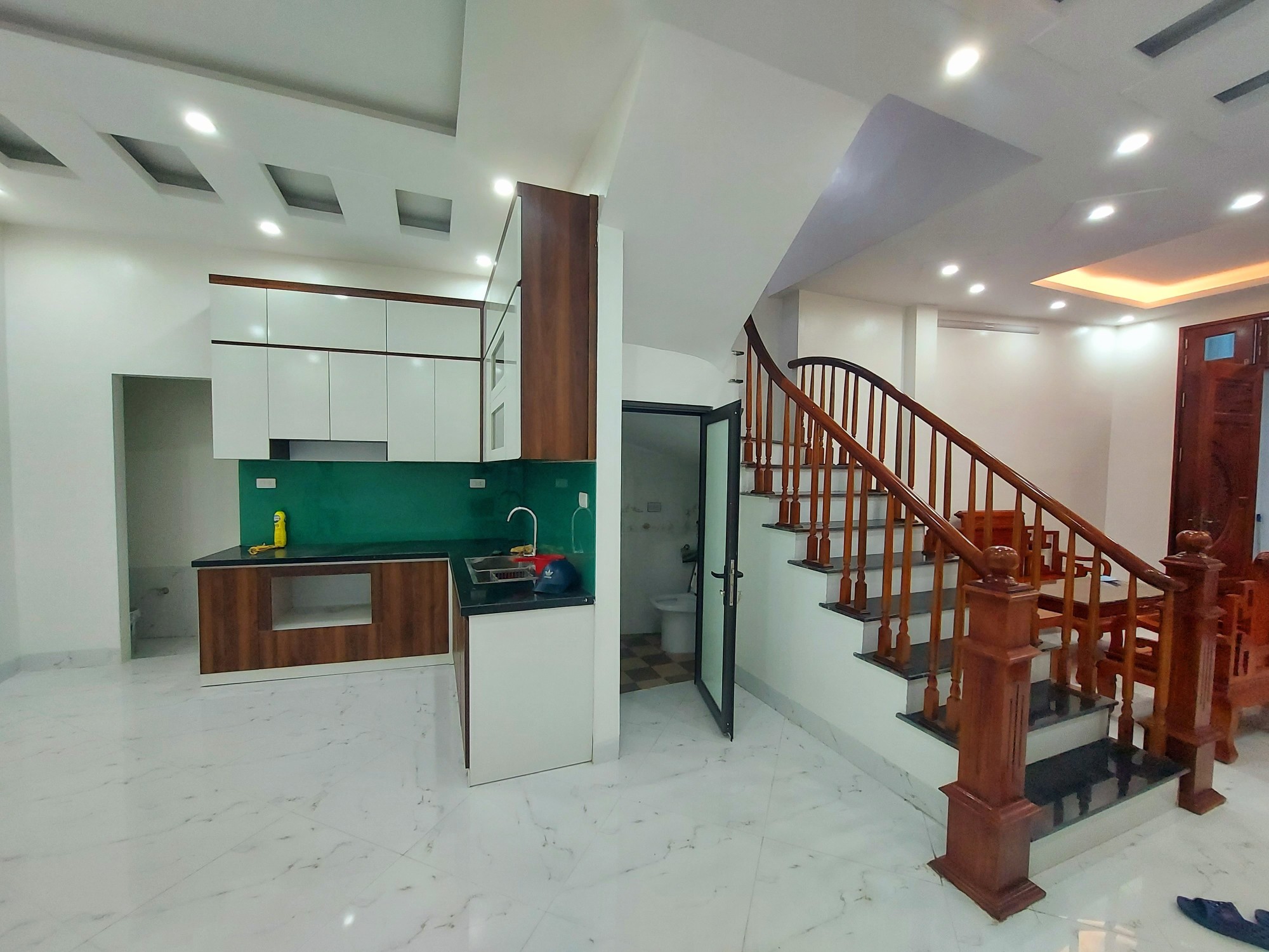 NHÀ PHỐ BẠCH MAI 5.45 TỶ MỚI TINH, KHU VỰC ĐÔNG DÂN CƯ, Ô TÔ, KINH DOANH, 0988278907.