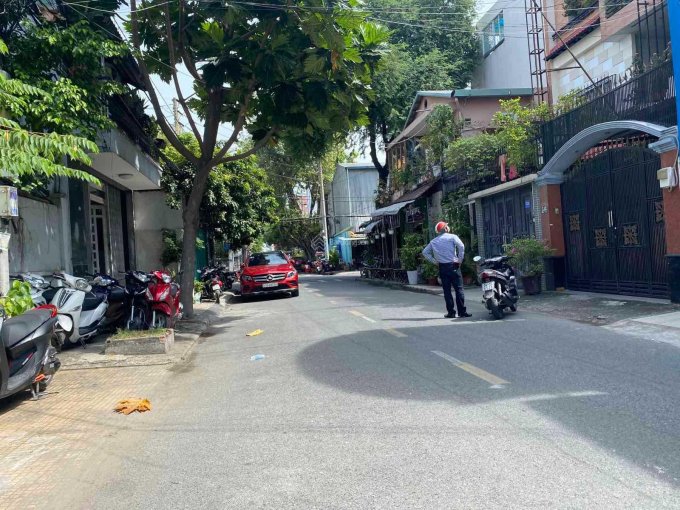 Cần bán gấp nhà MT Nguyễn Ngọc Lộc, quận 10, 8x14m hầm 5 lầu đang cho thuê 140 tr/th, giá 53 tỷ TL