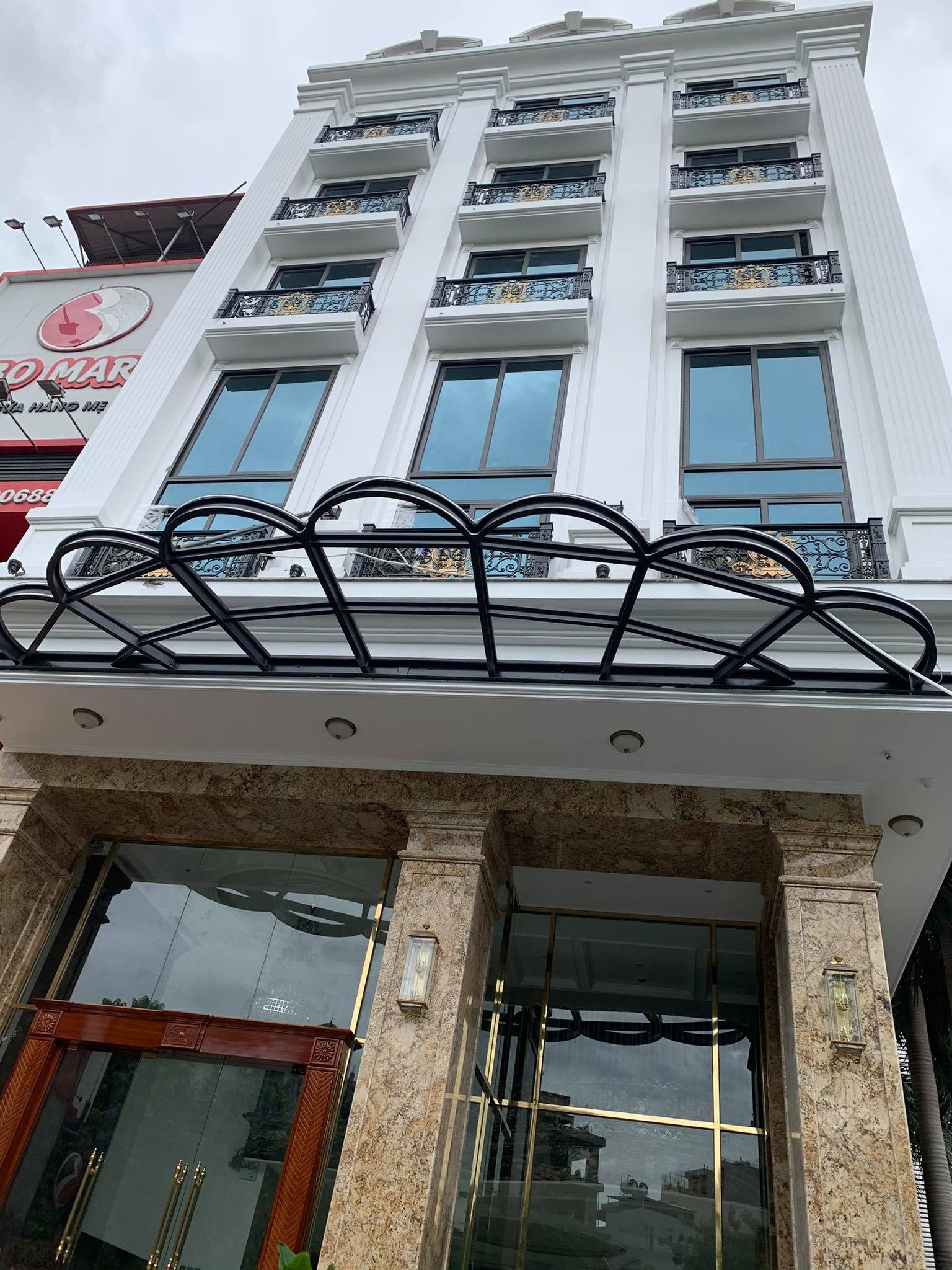 Bán tòa nhà mặt phố Nguyễn Hoàng, Từ Liêm, DT 280m, 8 tầng, MT 12m, giá 93 tỷ.