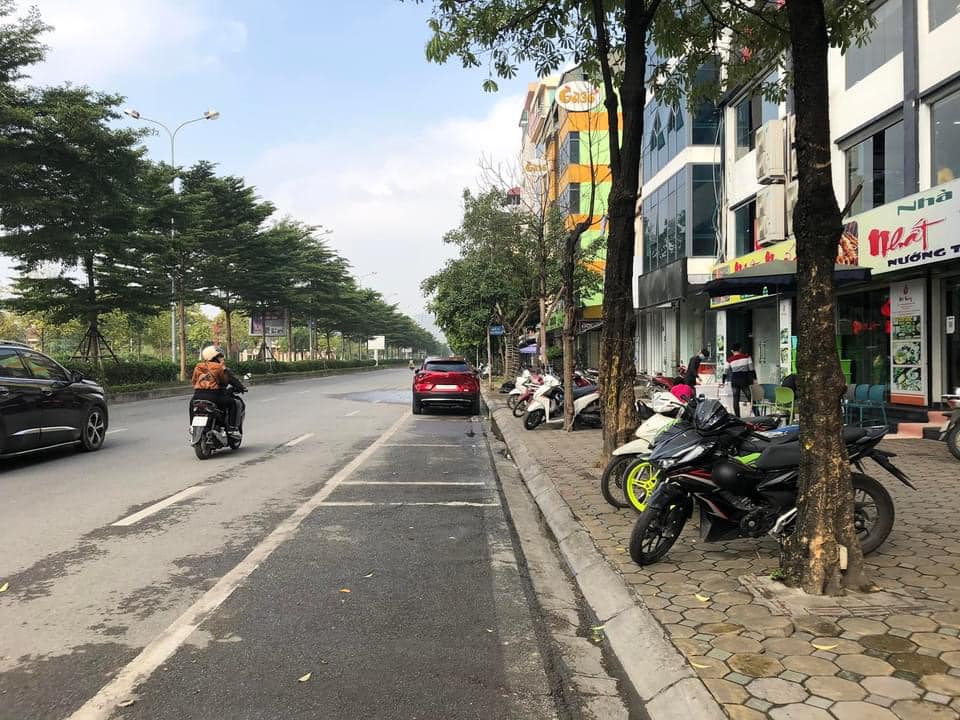 Mặt phố Trần Vỹ 64m2, lô góc, MT 5m, vỉa hè 5m ,kinh doanh đỉnh cao, sổ vuông vắn, 26.4 tỷ