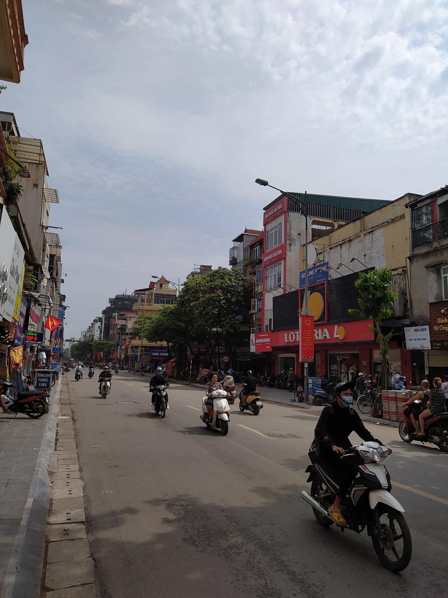 CẦN BÁN GẤP CĂN MẶT PHỐ BẠCH MAI, QUẬN HAI BÀ TRƯNG, Ô TÔ ĐỖ CỬA, KINH DOANH VIP, NHỈNH 6 TỶ, 41M, 3 T