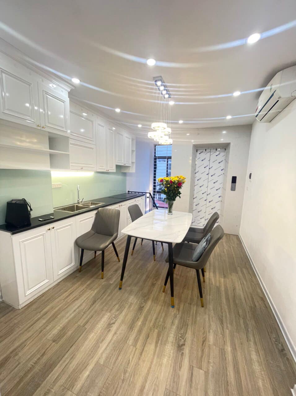 Bán nhà phố Ngọc Hà,Kinh Doanh VP,Thang Máy,đối diện Lăng Bác,2 mặt ngõ,55m2x6T,giá 8.6 tỷ