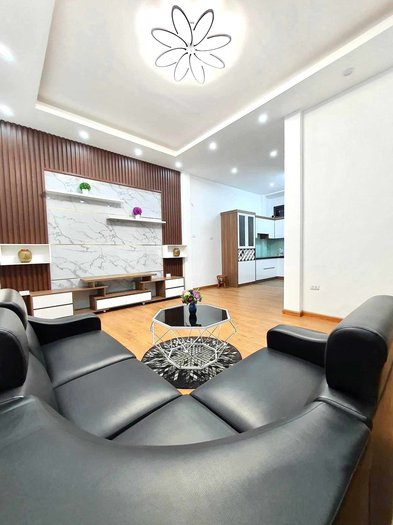 Bán nhà tại Lê Thanh Nghị , Hai Bà Trưng , Hà Nội 40m2 , 5tầng , giá 7.95tỷ