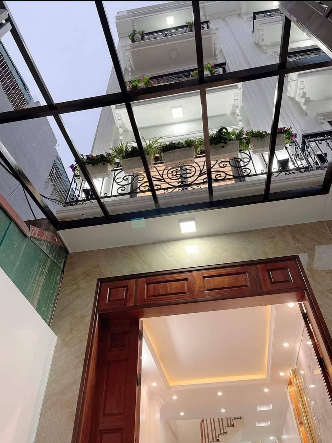 Chỉ 4 Tỷ- Nhà dân xây Nguyễn Văn Cừ- Long Biên- 5 tầng- MT 4m