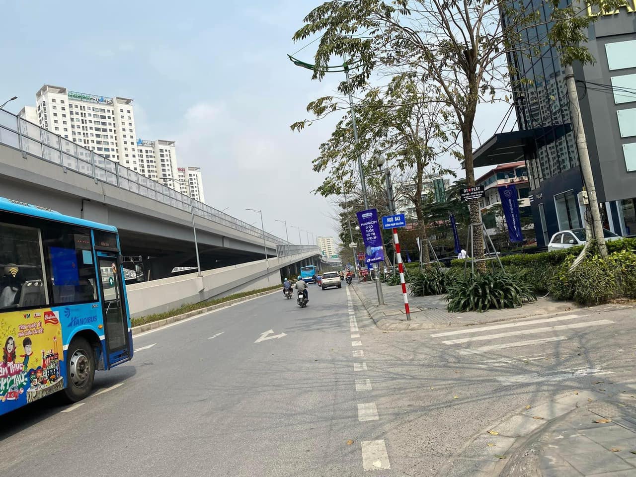 Bán 643/AAPhạm Văn Đồng, DT69m2 /90m2 , nhà cấp 4 , MT 4.7, giá 15 Tỷ ,Q. Bắc Từ Liêm, Liên hệ A Quang 0985812475.