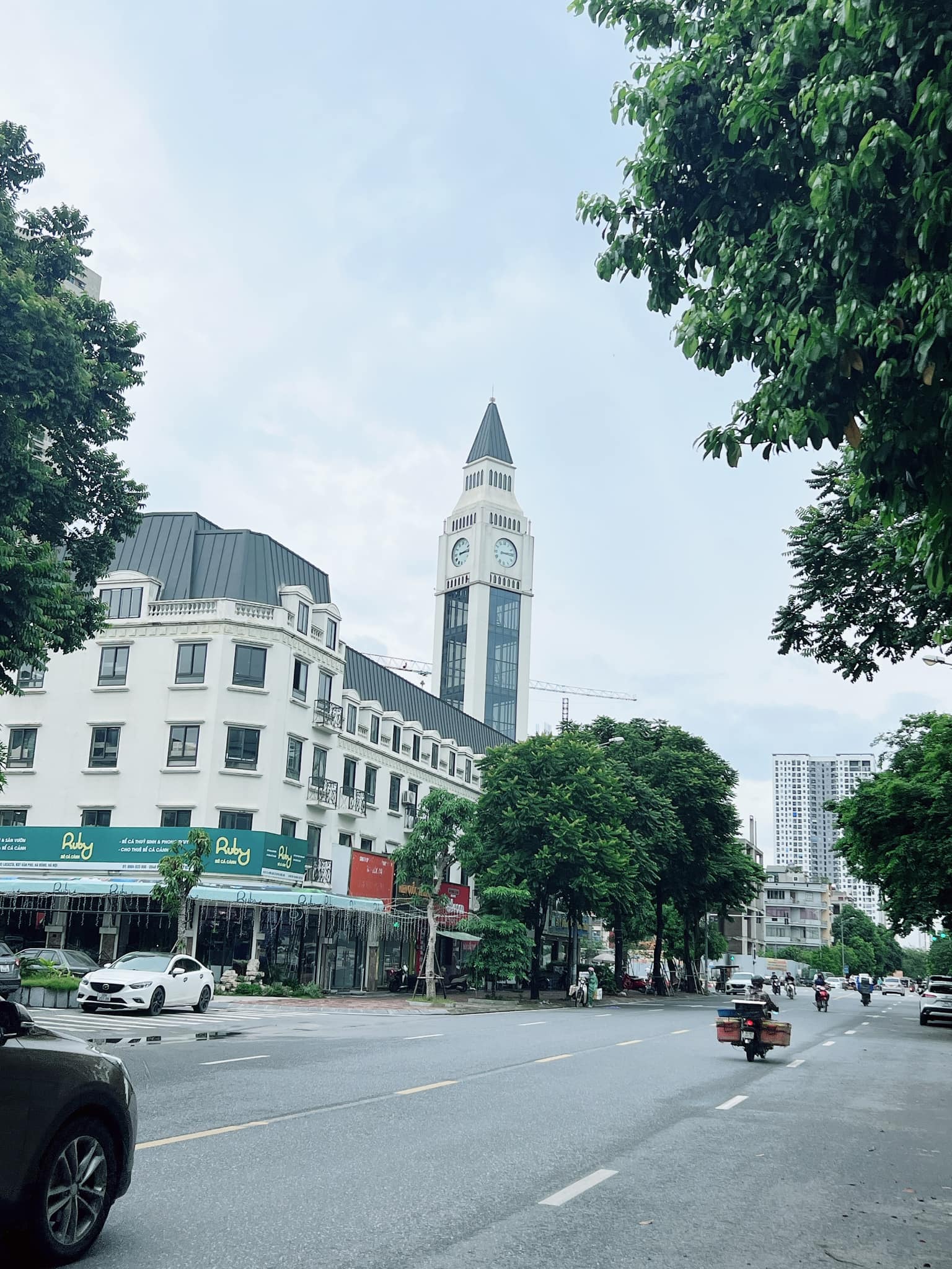 Bán gấp, mặt phố Văn Khê KDT Văn Phú đường dôi 60m siêu KD 90m2, 5T, MT6m giá 16 tỷ