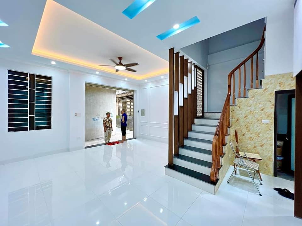 Bán Nhà Mặt Ngõ Lạc Long Quân 33m2 x 5 tầng