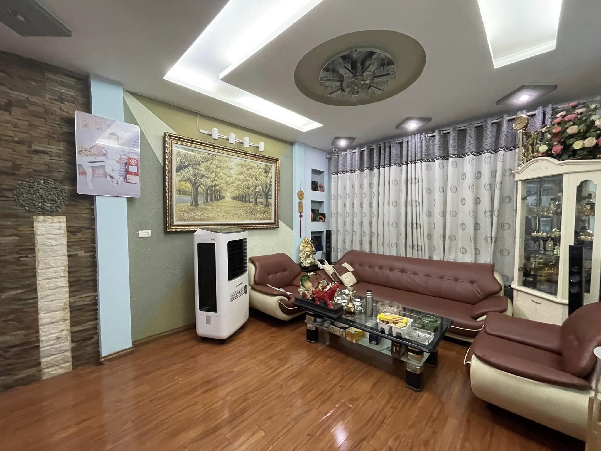 Bán nhà mặt phố Thanh Xuân, kinh doanh sầm uất, cho thuê, dòng tiền, vỉa hè ô tô dừng đỗ ngày đêm.