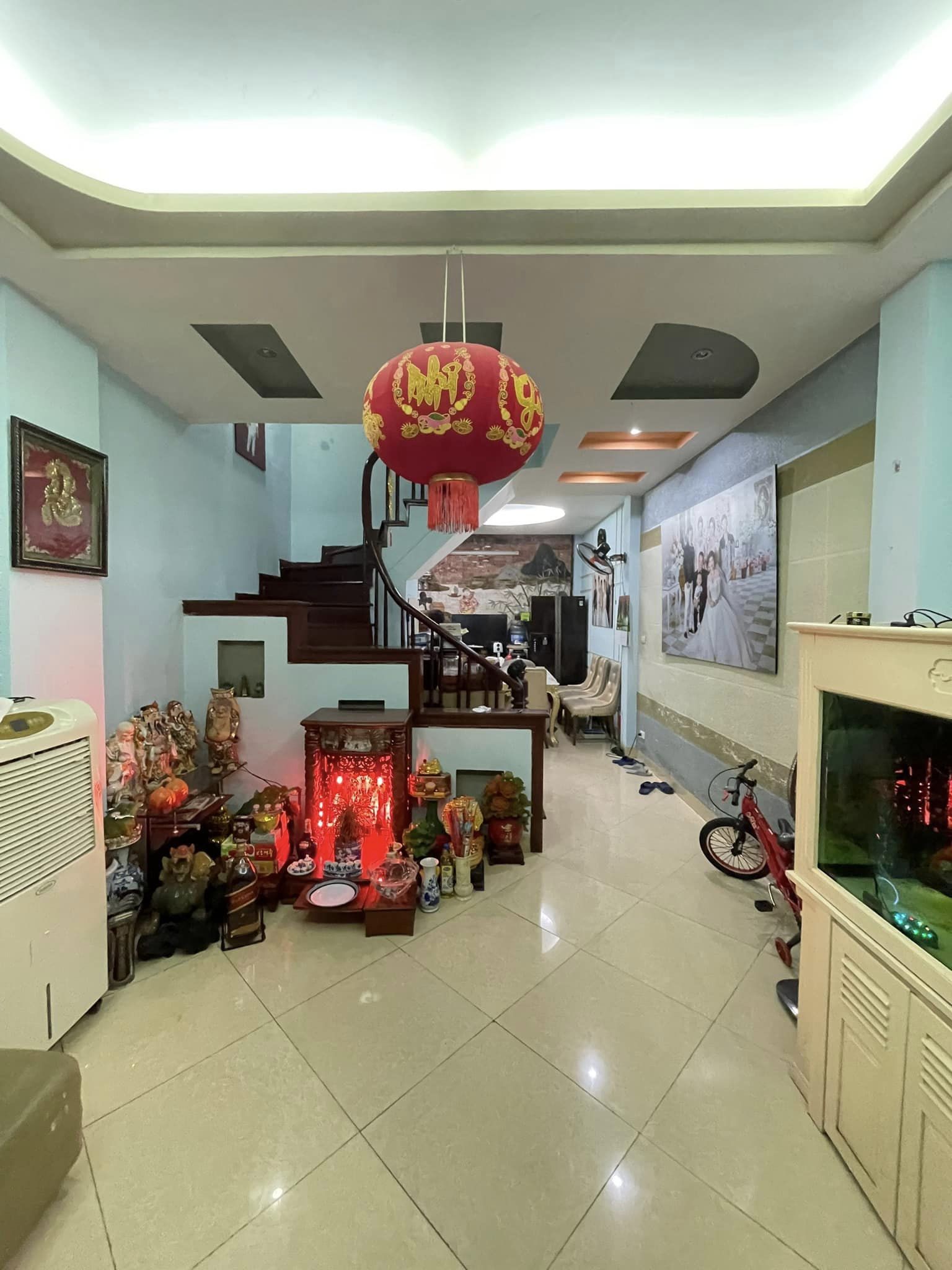 Bán nhà mặt phố Cầu GIấy, kinh doanh sầm uất, cho thuê, dòng tiền 30tr/th, vỉa hè ô tô dừng đỗ ngày đêm.