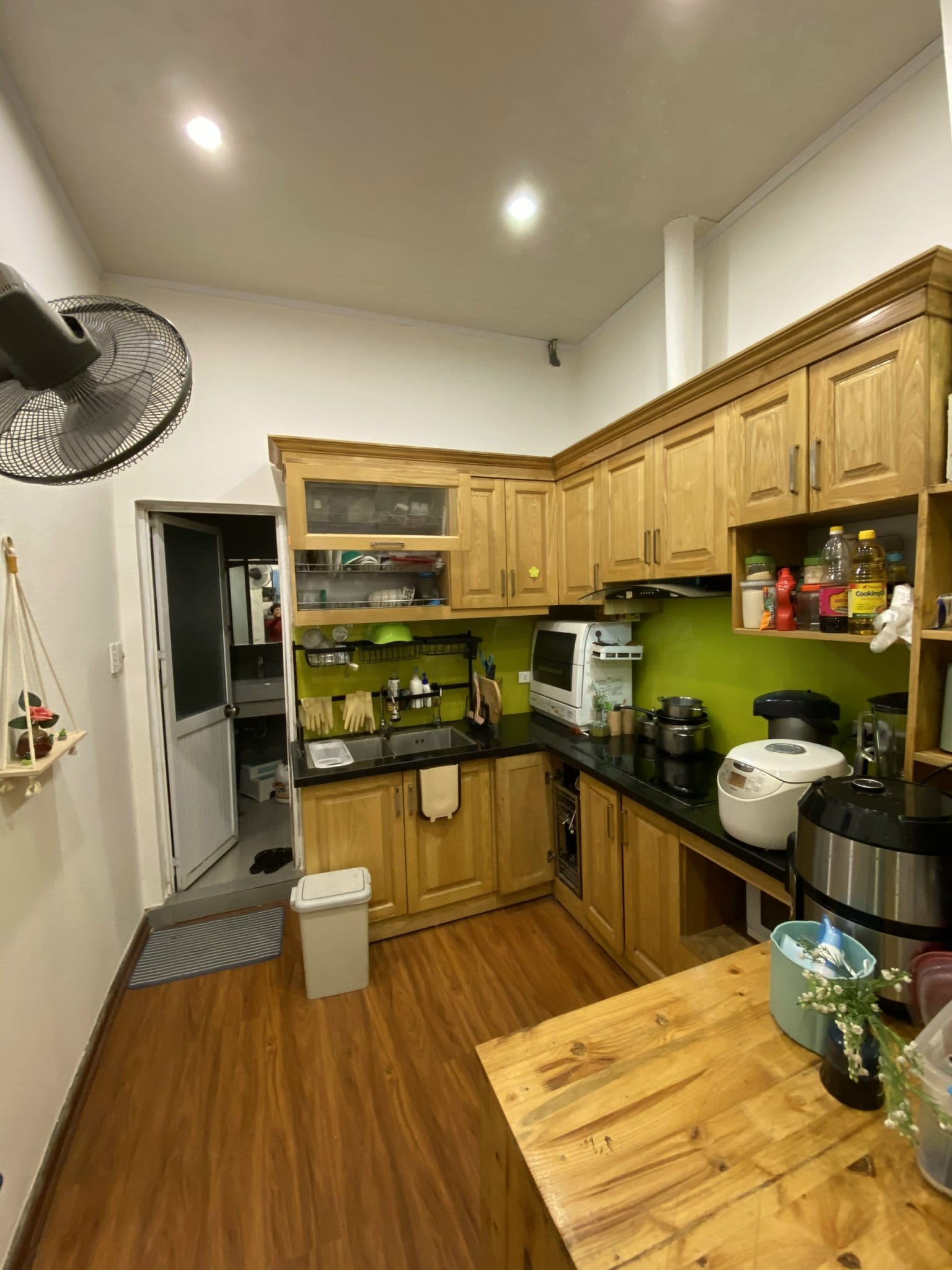 Bán nhà 4T Hoàng Đạo Thành, TX, Mới đẹp – View sân bóng – Gara oto, Full tiện ích