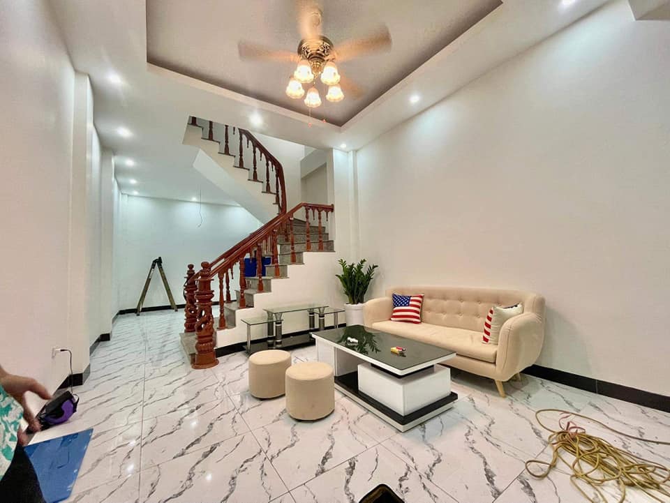 Nhà đẹp vuông vắn mới kong, ngõ Đại Từ 40m, mt4, xe máy tránh nhau